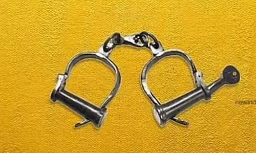 Tamil Nadu : इंटरनेशनल ड्रग केस में भगोड़ा त्रिची में गिरफ्तार Tamil Nadu : इंटरनेशनल ड्रग केस में भगोड़ा त्रिची में गिरफ्तार