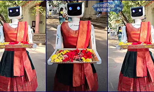 कोयंबटूर मतदान केंद्र पर ‘Tina’ रोबोट ने पारंपरिक वेशभूषा में किया मतदाताओं का स्वागत