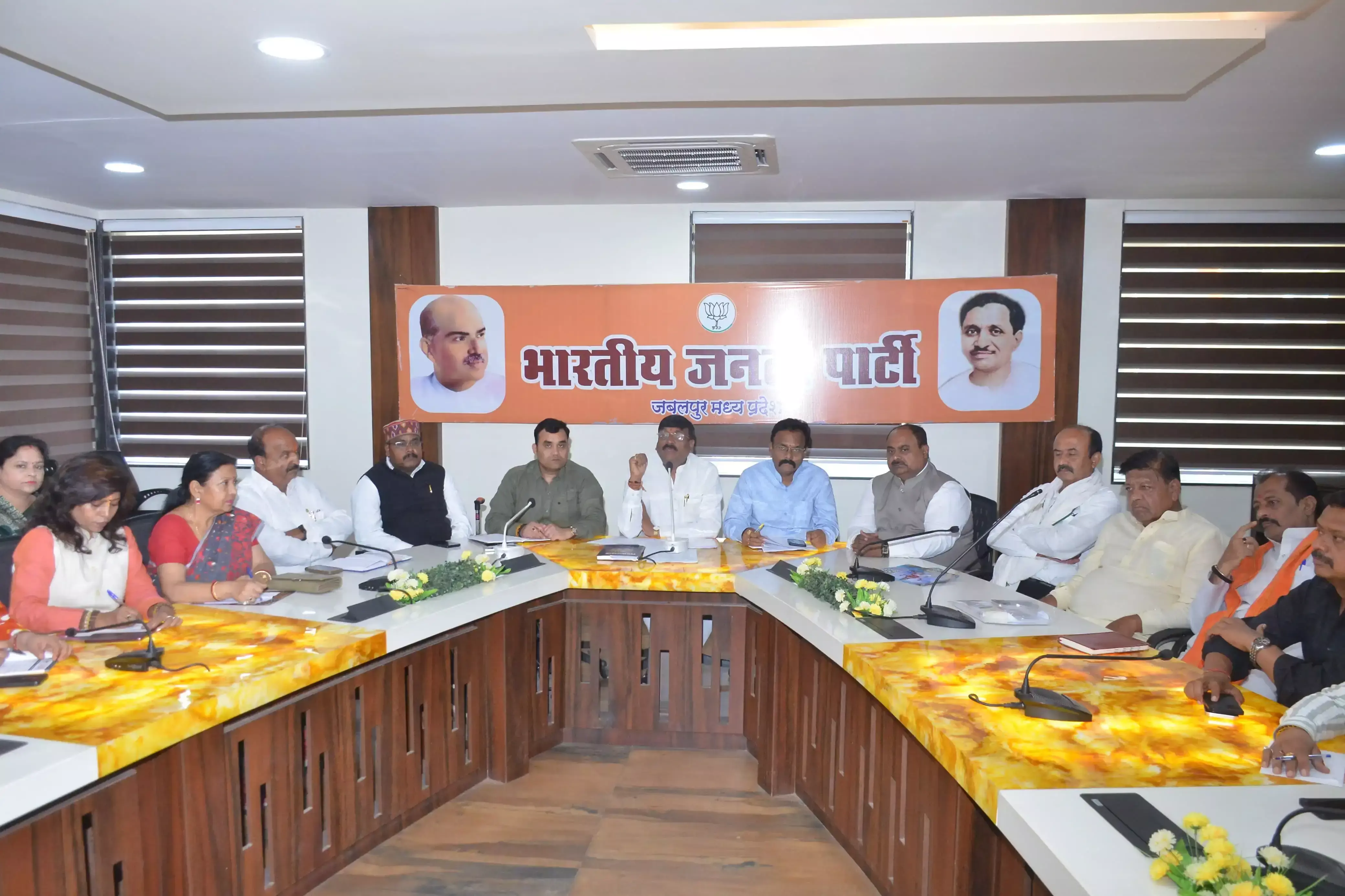 Jabalpur: क्रमवार योजना से कार्य को समय पर पूरा करने का निर्देश Jabalpur: क्रमवार योजना से कार्य को समय पर पूरा करने का निर्देश