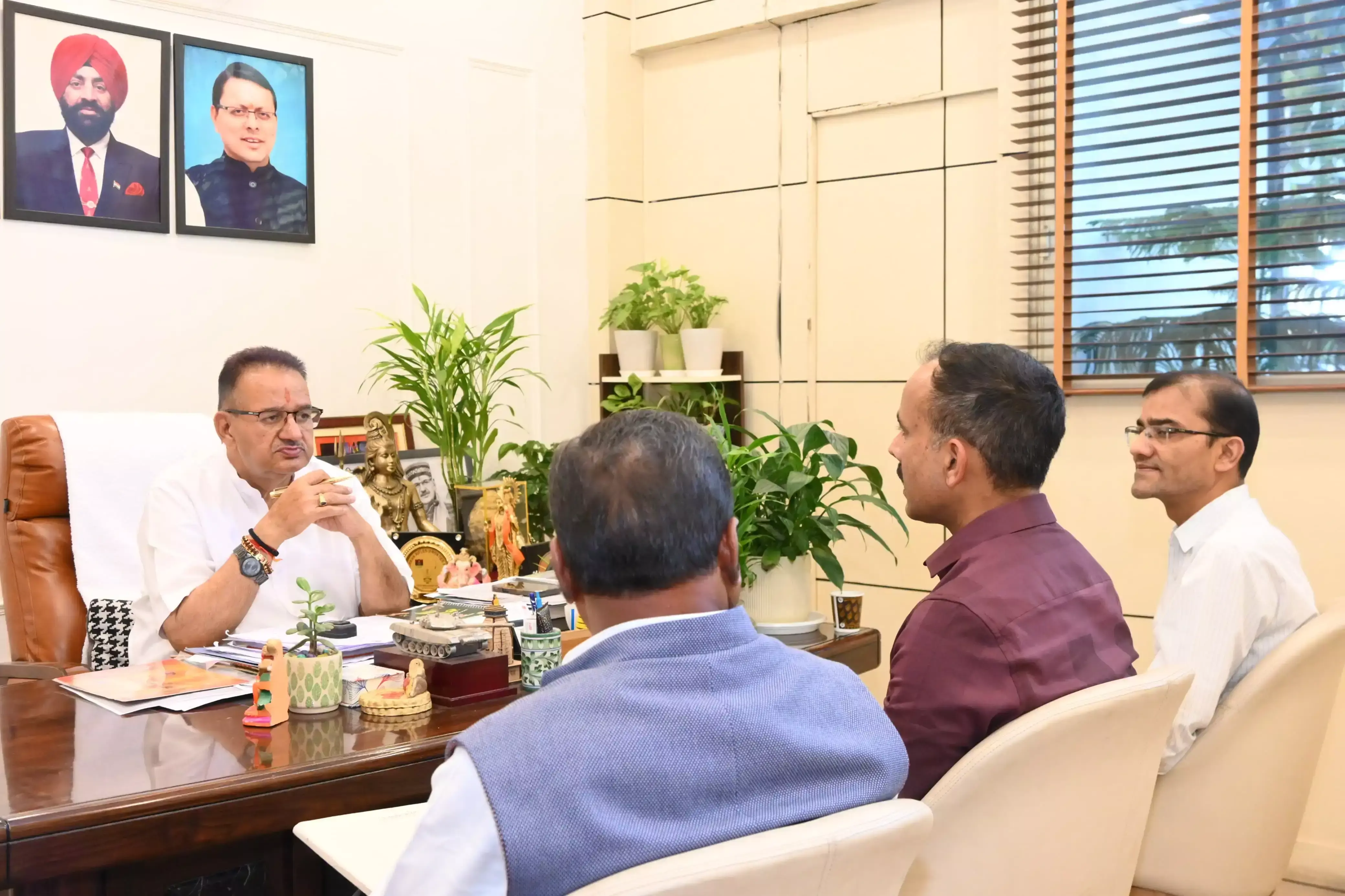 Dehradun: केंद्र-राज्य योजनाओं पर समीक्षा बैठक आयोजित Dehradun: केंद्र-राज्य योजनाओं पर समीक्षा बैठक आयोजित
