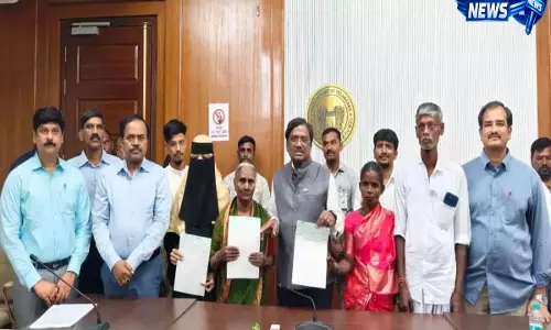 Telangana में मृतक गिग वर्कर्स के परिवारों को 5 लाख रुपये की अनुग्रह राशि दी गई
