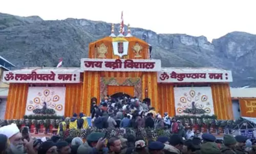 बद्रीनाथ धाम में आस्था का माहौल, देश-विदेश से श्रद्धालुओं का उमड़ा सैलाब