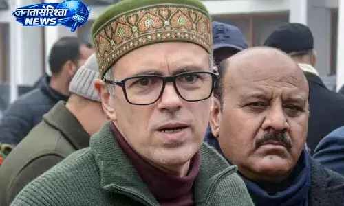 उधमपुर सड़क हादसा: CM Omar  ने जीएमसी उधमपुर में घायलों से मुलाकात की