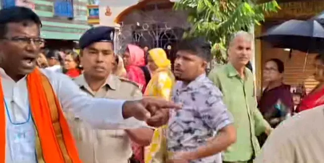 Medinipur: मेदिनीपुर में मतदान के दौरान बवाल Medinipur: मेदिनीपुर में मतदान के दौरान बवाल