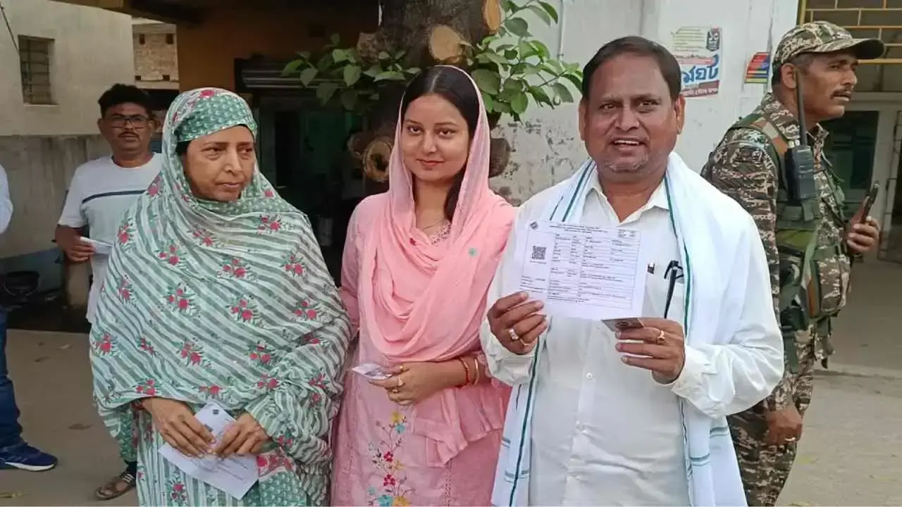 Kolkata: नेताओं ने शांतिपूर्ण वोटिंग का दावा किया