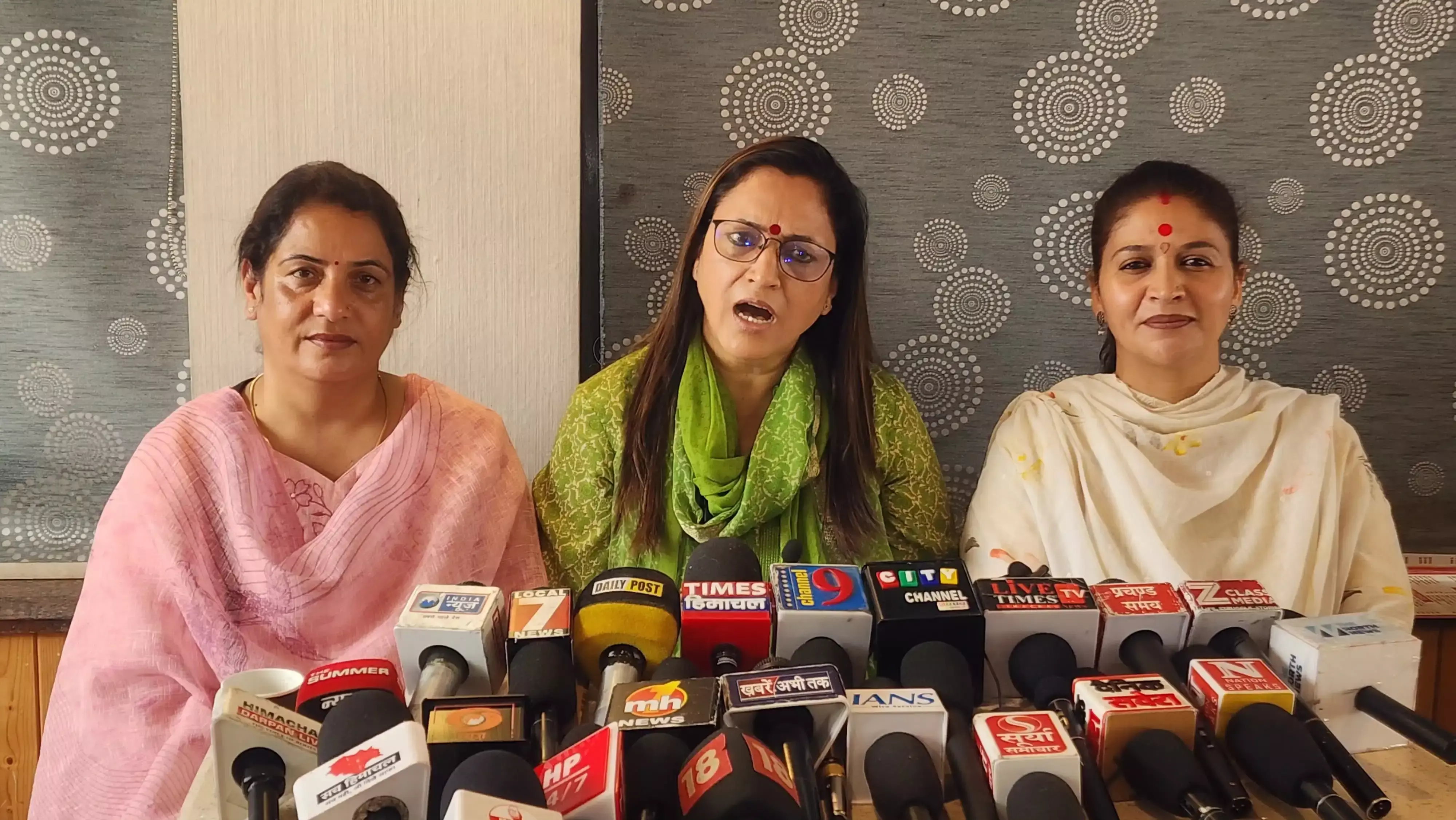 Shimla: महिला आरक्षण विवाद में कांग्रेस पर तीखा प्रहार: डेज़ी ठाकुर Shimla: महिला आरक्षण विवाद में कांग्रेस पर तीखा प्रहार: डेज़ी ठाकुर