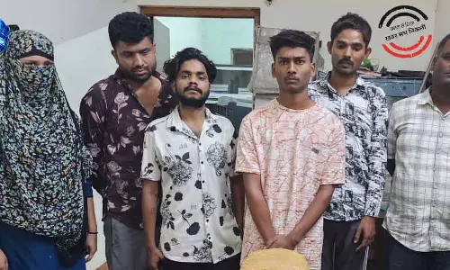 काठाडीह BSUP कॉलोनी में था गांजा तस्करों का जमावड़ा, रायपुर पुलिस ने मारी रेड, सभी गिरफ्तार काठाडीह BSUP कॉलोनी में था गांजा तस्करों का जमावड़ा, रायपुर पुलिस ने मारी रेड, सभी गिरफ्तार