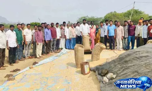 बिचौलियों पर भरोसा करके किसानों को बेवकूफ़ नहीं बनना चाहिए: Begumpet सरपंच चांटी