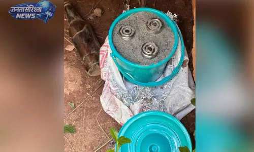 Kerala : चानियम की दुकान से तीन नकली स्टील बम मिले