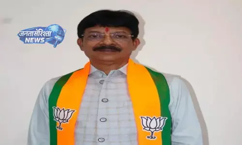 असम के BJP उम्मीदवार को कैश बांटने के आरोप में पश्चिम बंगाल में हिरासत में लिया गया असम के BJP उम्मीदवार को कैश बांटने के आरोप में पश्चिम बंगाल में हिरासत में लिया गया