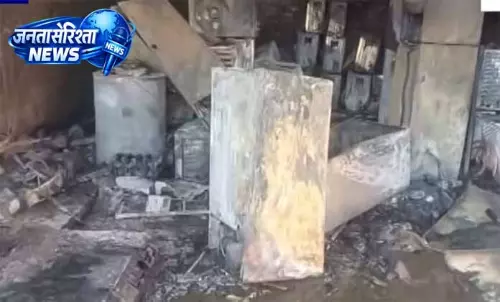 RS Pura में गोदाम में भीषण आग, लाखों रुपये का नुकसान RS Pura में गोदाम में भीषण आग, लाखों रुपये का नुकसान