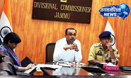 डिव कमिश्नर व IGP ने नशा नियंत्रण गतिविधियों का किया आकलन डिव कमिश्नर व IGP ने नशा नियंत्रण गतिविधियों का किया आकलन