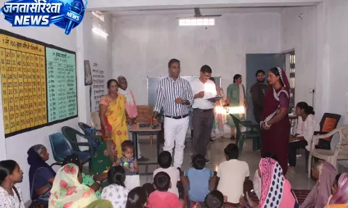 गिरसा आंगनबाड़ी केंद्र का कलेक्टर ने किया निरीक्षण गिरसा आंगनबाड़ी केंद्र का कलेक्टर ने किया निरीक्षण