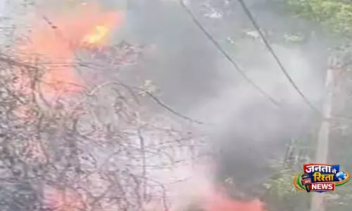 Keralam के मलायिनकीझु में आग लगी, दमकल की गाड़ियां मौके पर पहुंचीं