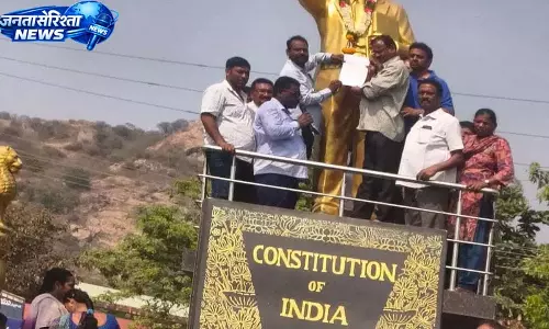 नलगोंडा RTC कर्मचारियों ने महाधरना दिया, शहीद स्मारक पर श्रद्धांजलि दी नलगोंडा RTC कर्मचारियों ने महाधरना दिया, शहीद स्मारक पर श्रद्धांजलि दी