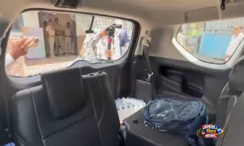 आसनसोल में BJP नेता अग्निमित्रा पॉल की कार में तोड़फोड़, वे बाल-बाल बचीं आसनसोल में BJP नेता अग्निमित्रा पॉल की कार में तोड़फोड़, वे बाल-बाल बचीं