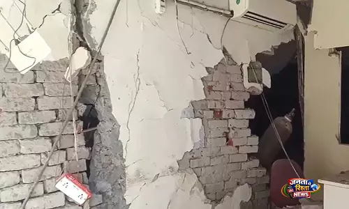 उत्तर प्रदेश के Muzaffarnagar में गैस सिलेंडर एजेंसी में धमाका; किसी के हताहत होने की ख़बर नहीं उत्तर प्रदेश के Muzaffarnagar में गैस सिलेंडर एजेंसी में धमाका; किसी के हताहत होने की ख़बर नहीं