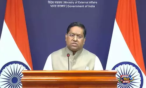 पिछले हफ़्ते 10 भारतीय जहाज़ होर्मुज़ से निकले; 14 अभी भी फ़ारसी खाड़ी में: MEA पिछले हफ़्ते 10 भारतीय जहाज़ होर्मुज़ से निकले; 14 अभी भी फ़ारसी खाड़ी में: MEA