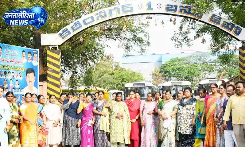 TGSRTC हड़ताल के बीच सरकार-यूनियन वार्ता तय, दो ड्राइवरों की आत्महत्या की कोशिशों के बाद पहल TGSRTC हड़ताल के बीच सरकार-यूनियन वार्ता तय, दो ड्राइवरों की आत्महत्या की कोशिशों के बाद पहल