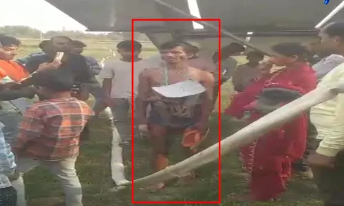 युवक को तालिबानी सजा देने का आरोप, मुंडन कर जूते-चप्पल की माला पहनाकर गांव में घुमाया युवक को तालिबानी सजा देने का आरोप, मुंडन कर जूते-चप्पल की माला पहनाकर गांव में घुमाया