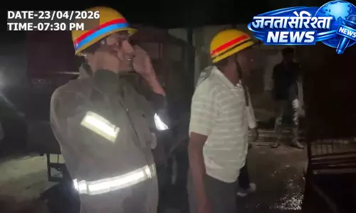 देखे VIDEO: LG गोदाम में भीषण आग, इलेक्ट्रॉनिक सामान से बढ़ी लपटें