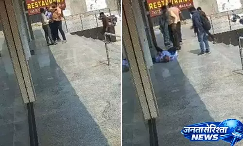 बैंक के बाहर अवैध पार्किंग रोकने पर 50 साल के Security Guard को बेरहमी से पीटा गया बैंक के बाहर अवैध पार्किंग रोकने पर 50 साल के Security Guard को बेरहमी से पीटा गया
