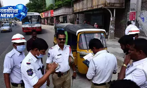 Hyderabad में ट्रैफिक नियम उल्लंघन पर बड़ी कार्रवाई, 1,070 केस दर्ज Hyderabad में ट्रैफिक नियम उल्लंघन पर बड़ी कार्रवाई, 1,070 केस दर्ज