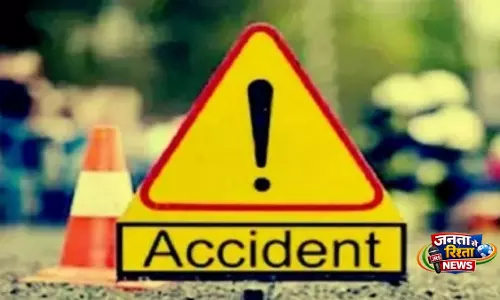 जामनगर में तेज रफ्तार कार ने तीन खड़ी गाड़ियों को मारी टक्कर, CCTV वीडियो वायरल जामनगर में तेज रफ्तार कार ने तीन खड़ी गाड़ियों को मारी टक्कर, CCTV वीडियो वायरल