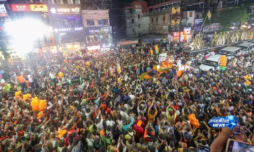 केंद्रीय मंत्री AMIT SHAH के रोड शो में उमड़ा जनसैलाब केंद्रीय मंत्री AMIT SHAH के रोड शो में उमड़ा जनसैलाब