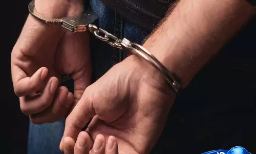 रायपुर गोलबाजार में गांजा सेवन करते युवक गिरफ्तार रायपुर गोलबाजार में गांजा सेवन करते युवक गिरफ्तार