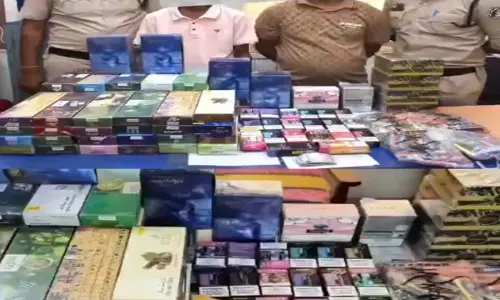 CG BREAKING: हुक्का-ई-सिगरेट का धंधा सील, पुलिस ने की बड़ी कार्रवाई CG BREAKING: हुक्का-ई-सिगरेट का धंधा सील, पुलिस ने की बड़ी कार्रवाई