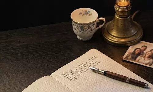 कोर्ट में वकील ने की आत्महत्या, 2 पेज का सुसाइड नोट मिला कोर्ट में वकील ने की आत्महत्या, 2 पेज का सुसाइड नोट मिला