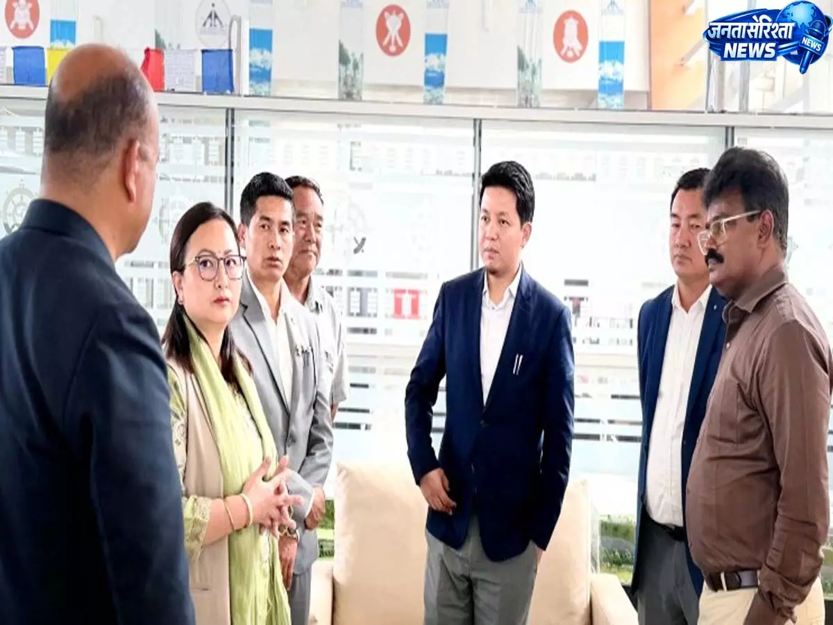 Sikkim : पाकयोंग एयरपोर्ट पर उड़ान सेवाएं फिर शुरू करने को लेकर समीक्षा और चर्चा Sikkim : पाकयोंग एयरपोर्ट पर उड़ान सेवाएं फिर शुरू करने को लेकर समीक्षा और चर्चा