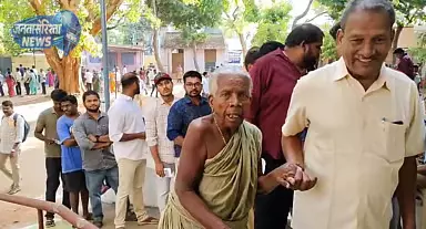 Tirupur जिले में 2,822 पोलिंग स्टेशनों पर वोटिंग तेज़ Tirupur जिले में 2,822 पोलिंग स्टेशनों पर वोटिंग तेज़