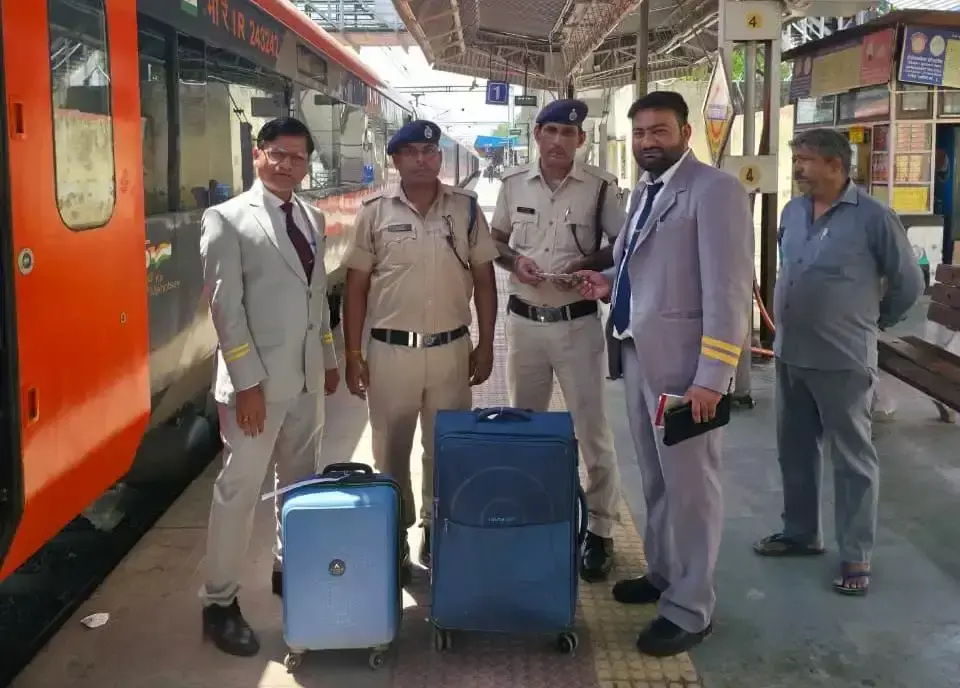 Jodhpur: वंदे भारत में चढ़ने से पहले ही छूटी ट्रेन Jodhpur: वंदे भारत में चढ़ने से पहले ही छूटी ट्रेन