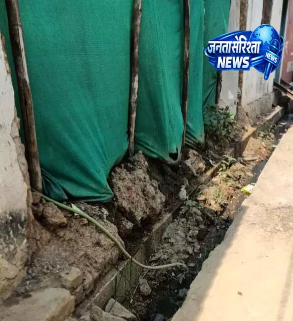 नाली में मलबा डाला, निकासी हुआ बाधित, रायपुर निगम ने लगाया 1 हजार जुर्माना नाली में मलबा डाला, निकासी हुआ बाधित, रायपुर निगम ने लगाया 1 हजार जुर्माना