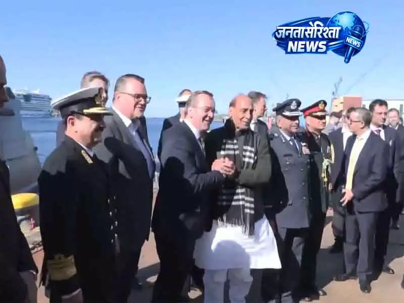 राजनाथ सिंह ने Germany के TKMS शिपयार्ड में टाइप 212 पनडुब्बी का दौरा किया राजनाथ सिंह ने Germany के TKMS शिपयार्ड में टाइप 212 पनडुब्बी का दौरा किया