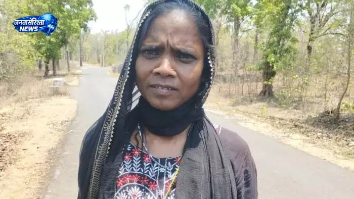 राजनांदगांव में महिला नक्सली ने किया सरेंडर राजनांदगांव में महिला नक्सली ने किया सरेंडर