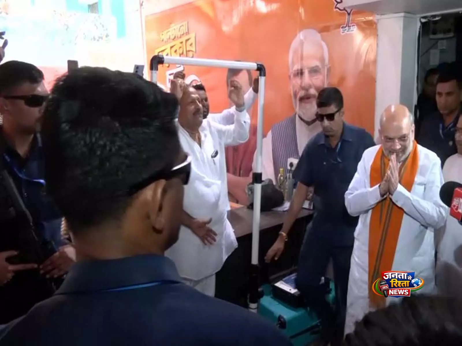 केंद्रीय मंत्री अमित शाह ने बंगाल चुनाव के दूसरे चरण से पहले कोलकाता स्थित BJP कार्यालय में बैठक की केंद्रीय मंत्री अमित शाह ने बंगाल चुनाव के दूसरे चरण से पहले कोलकाता स्थित BJP कार्यालय में बैठक की