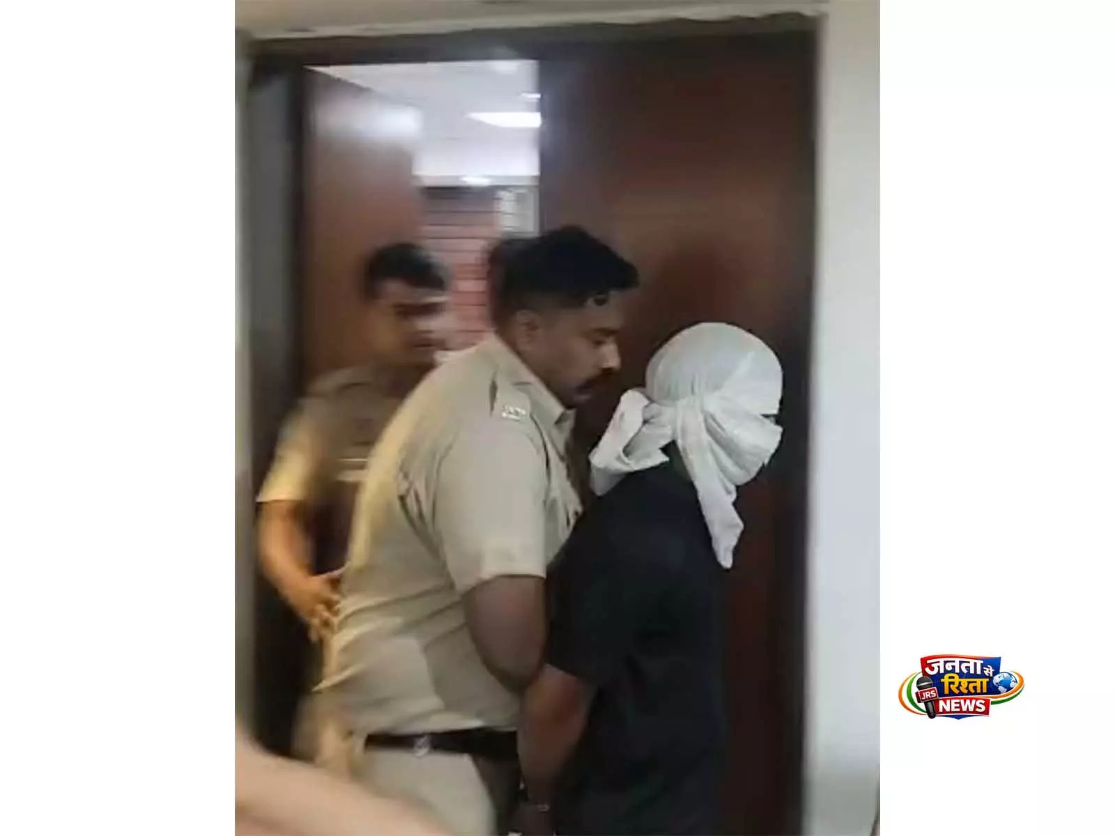 IRS अधिकारी की बेटी पर यौन हमले का मामला, पुलिस हिरासत की मांग IRS अधिकारी की बेटी पर यौन हमले का मामला, पुलिस हिरासत की मांग