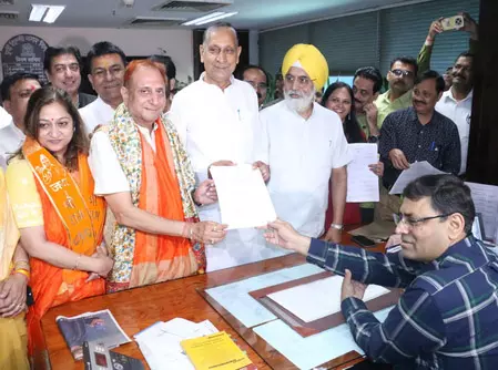 दिल्ली नगर निगम के महापौर पद के लिए प्रवेश वाही ने नामांकन दाखिल किया दिल्ली नगर निगम के महापौर पद के लिए प्रवेश वाही ने नामांकन दाखिल किया