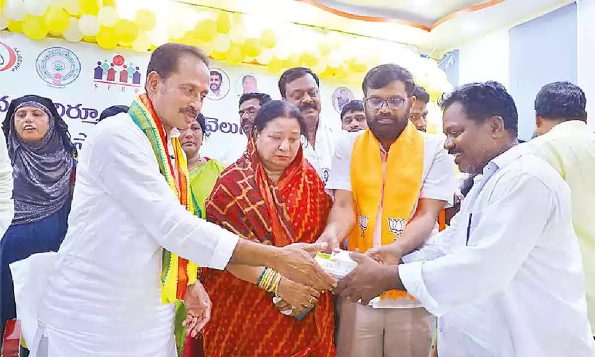 MLA प्रसाद ने ग्रामीण इंफ्रास्ट्रक्चर और डिजिटल गवर्नेंस को बढ़ावा दिया MLA प्रसाद ने ग्रामीण इंफ्रास्ट्रक्चर और डिजिटल गवर्नेंस को बढ़ावा दिया