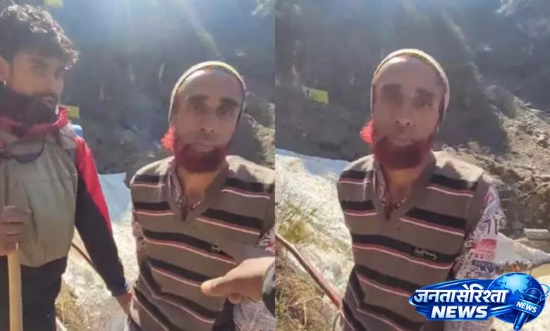 Jammu के खच्चर ऑपरेटर को धमकी दी गई, गैर-हिंदुओं पर बैन के कारण केदारनाथ छोड़ने को कहा Jammu के खच्चर ऑपरेटर को धमकी दी गई, गैर-हिंदुओं पर बैन के कारण केदारनाथ छोड़ने को कहा
