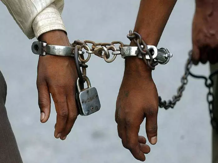 Samba: ड्रग तस्करी पर पुलिस की बड़ी कार्रवाई, तीन गिरफ्तार Samba: ड्रग तस्करी पर पुलिस की बड़ी कार्रवाई, तीन गिरफ्तार