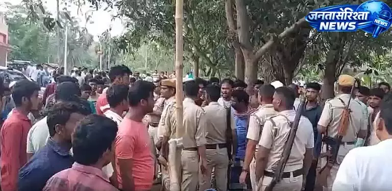 Bankura Election हादसा: कोतुलपुर बूथ पर 81 साल के वोटर की मौत Bankura Election हादसा: कोतुलपुर बूथ पर 81 साल के वोटर की मौत