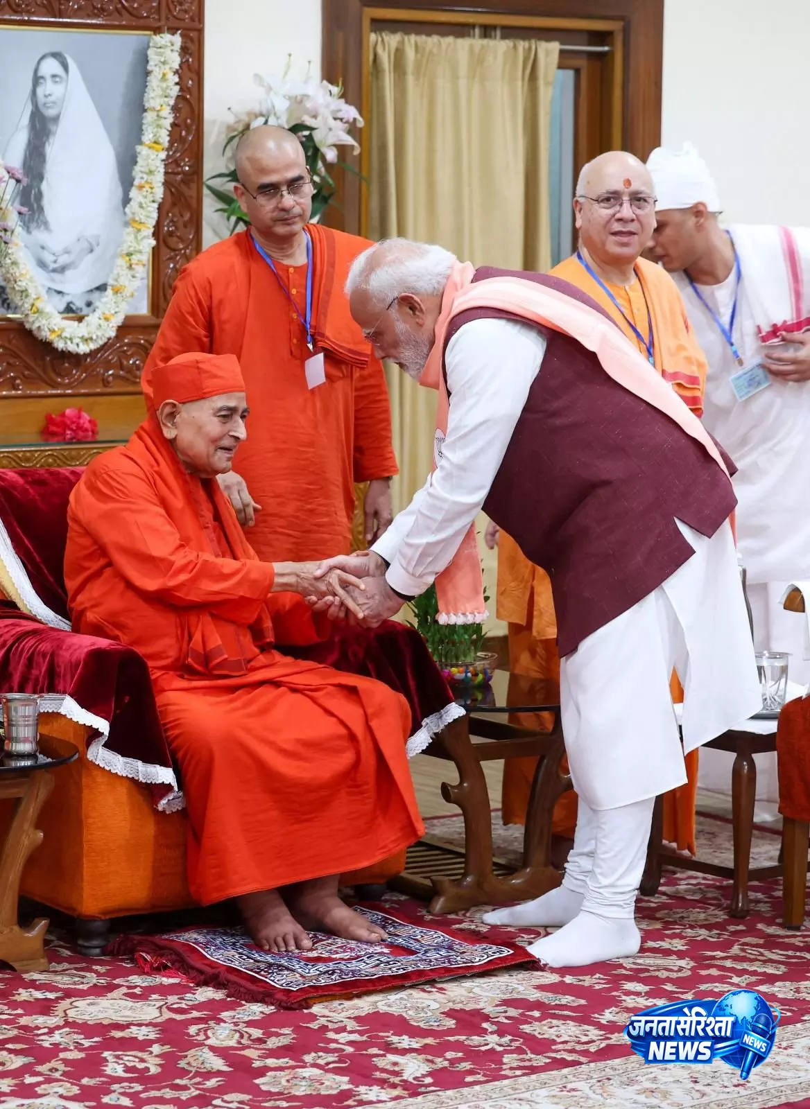 PM Narendra Modi ने स्वामी गौतमानंद जी से लिया आध्यात्मिक मार्गदर्शन PM Narendra Modi ने स्वामी गौतमानंद जी से लिया आध्यात्मिक मार्गदर्शन