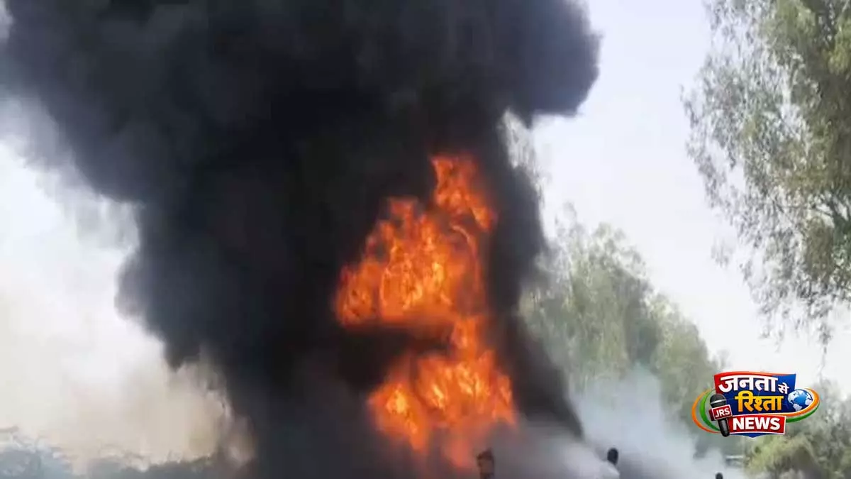 Jind में टायरों से भरे कंटेनर में भीषण आग, बड़ा हादसा टला Jind में टायरों से भरे कंटेनर में भीषण आग, बड़ा हादसा टला