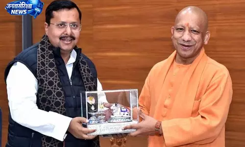 यूपी के लिए योगी आदित्यनाथ ही बीजेपी की पहली पसंद, आलाकमान ने की तारीफ