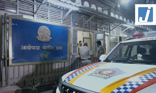 युवती को वरिष्ठ कर्मचारी भेज रहा था अश्लील फोटो-वीडियो, पुलिस ने किया गिरफ्तार युवती को वरिष्ठ कर्मचारी भेज रहा था अश्लील फोटो-वीडियो, पुलिस ने किया गिरफ्तार