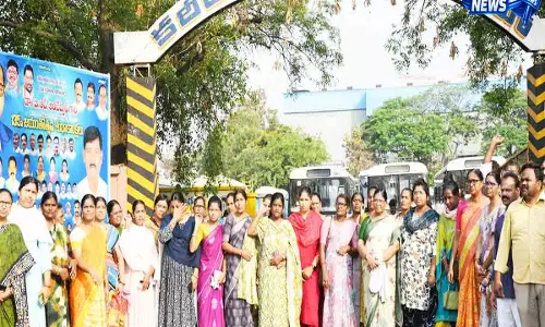 Hyderabad: ड्राइवरों की मौत और आत्महत्या की कोशिशों के बाद TGSRTC की हड़ताल तेज हो गई Hyderabad: ड्राइवरों की मौत और आत्महत्या की कोशिशों के बाद TGSRTC की हड़ताल तेज हो गई